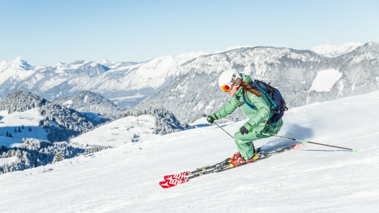 Aktivurlaub 2 skifahrerin in der region kitzbueheler alpen brixental