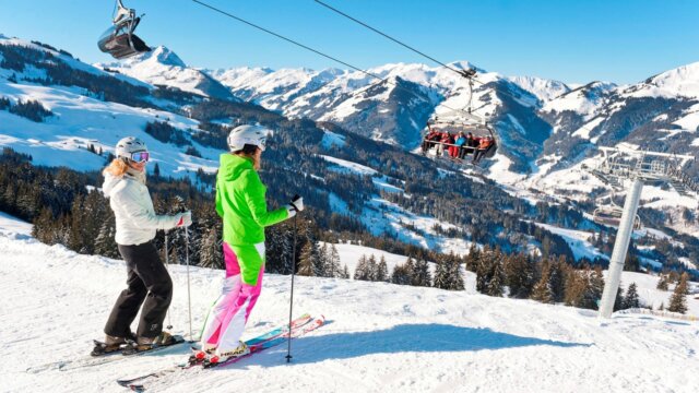 skifahrerinnen skigebiet kirchberg kitzbuehel