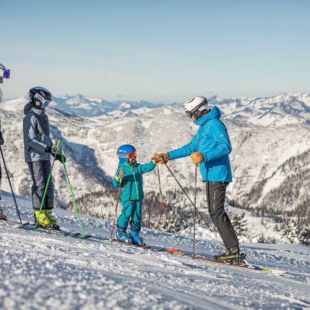 skifahren winter kitzbueheleralpen tirol familie 3