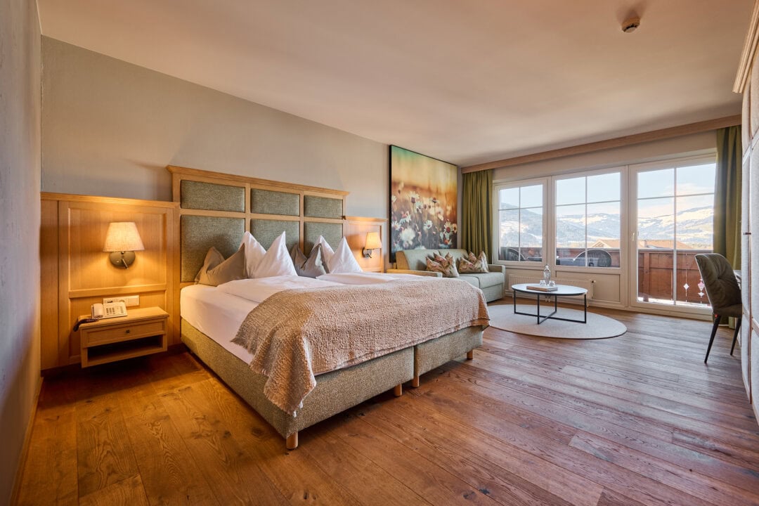 Elegantes Zimmer mit Blick auf die Berge
